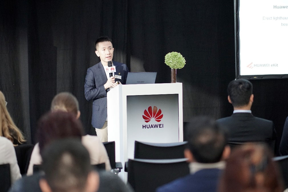 华为德国代表处CEO周玮致欢迎词并宣布HUAWEI eKit在德国正式上市