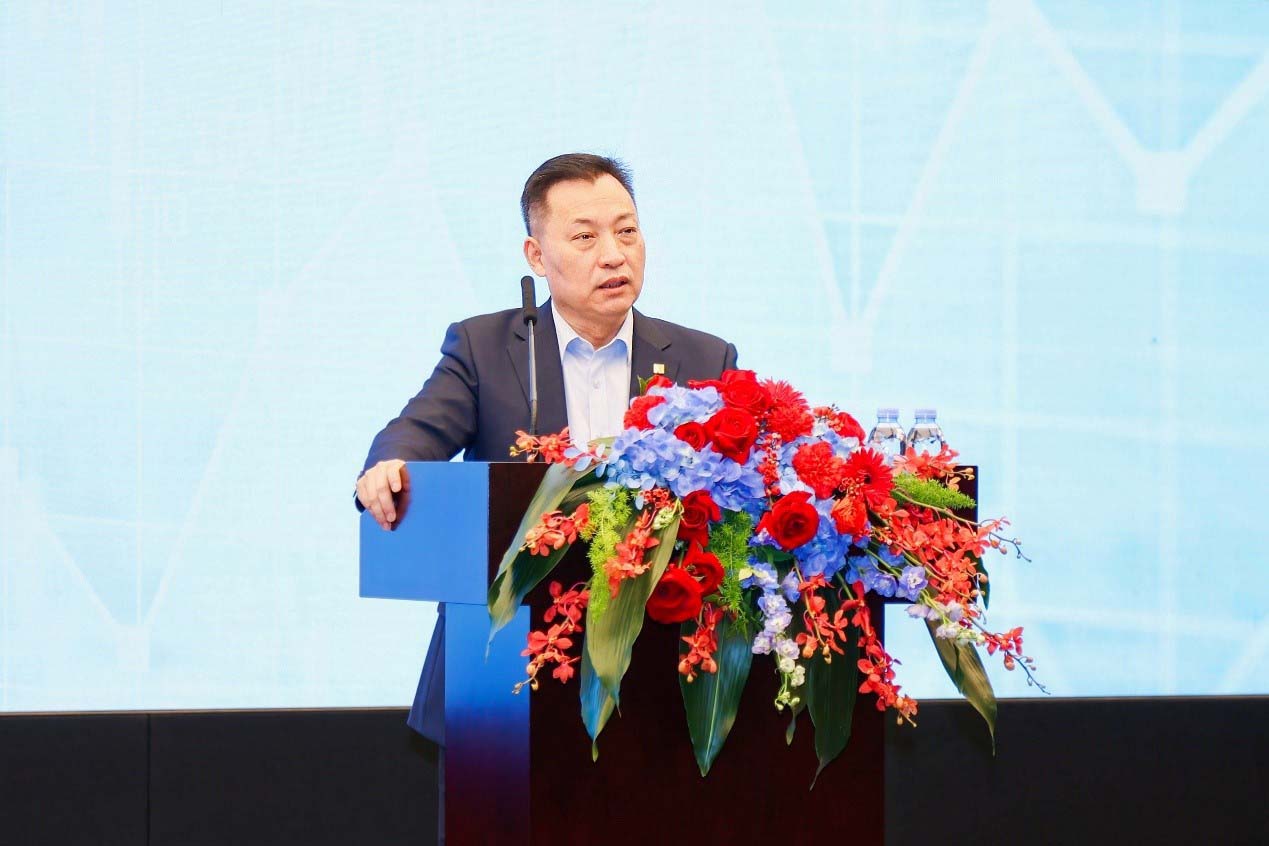 百年人寿党委书记、董事长王新浩