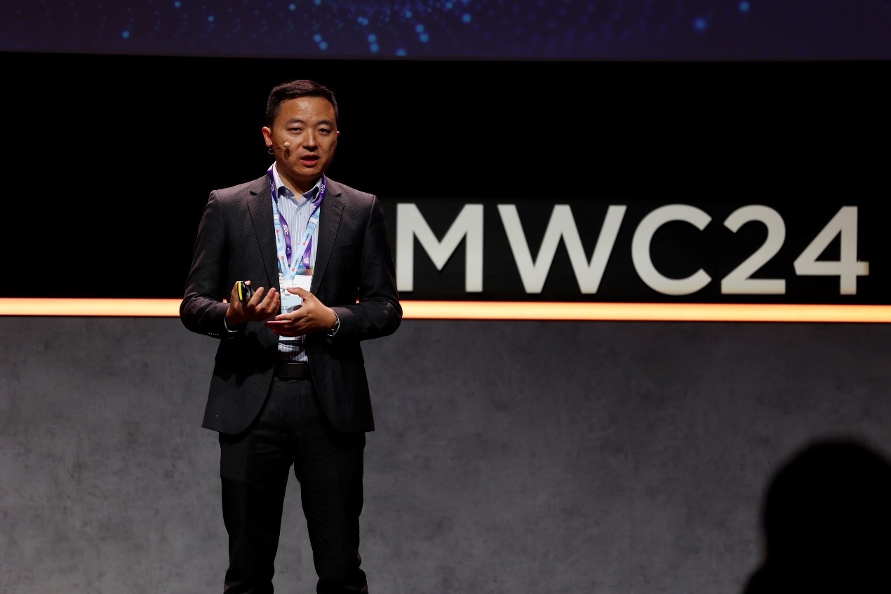 华为企业销售部网络Marketing与解决方案销售部CTO吴凡发布全新产品